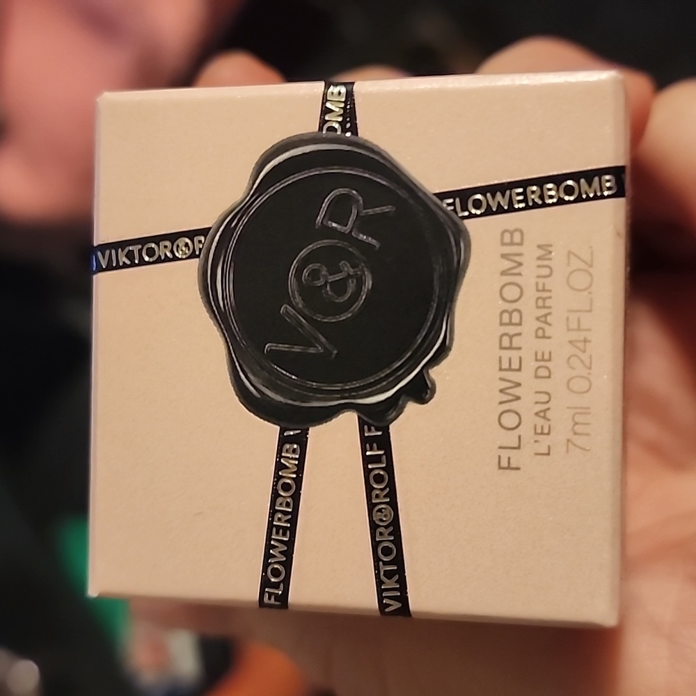 🦋Viktor & Rolf Flowerbomb Mini